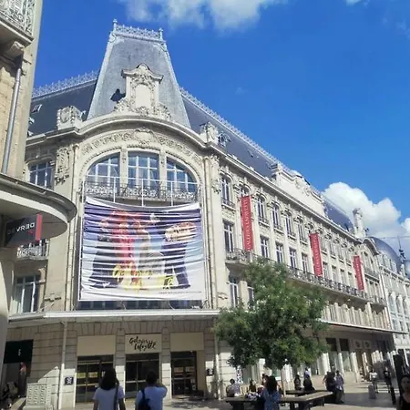 Apartment Rouge - Au Coeur De La *