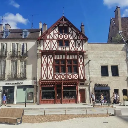 Rouge - Au Coeur De La Dijon