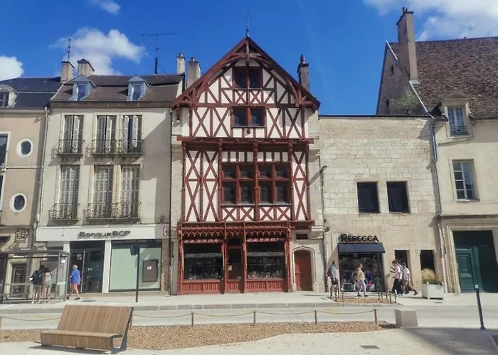 Rouge - Au Coeur De La Ντιζόν