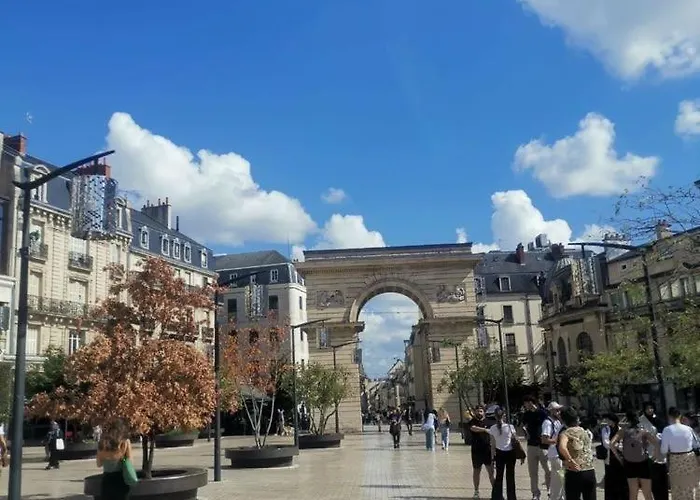 Rouge - Au Coeur De La דירה